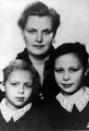 Нина Федоровна Батова с дочерьми